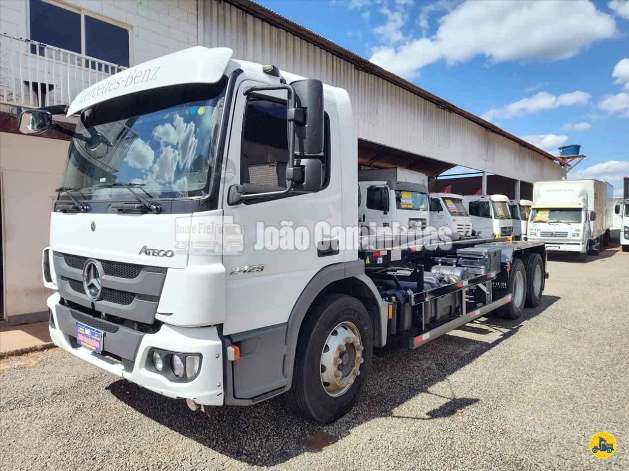 CAMINHAO MERCEDES-BENZ MB 2429 Roll ON OFF Truck 6x2 João Caminhões BRASILIA DISTRITO FEDERAL DF