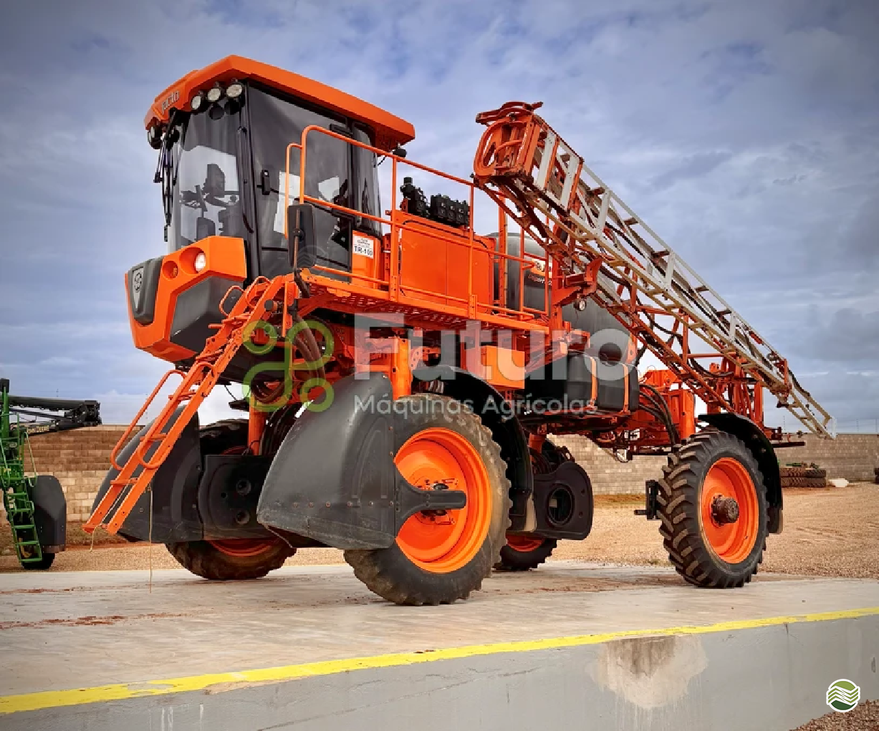 PULVERIZADOR JACTO UNIPORT 2030 Tração 4x4 Futuro Máquinas ITAJAI SANTA CATARINA SC