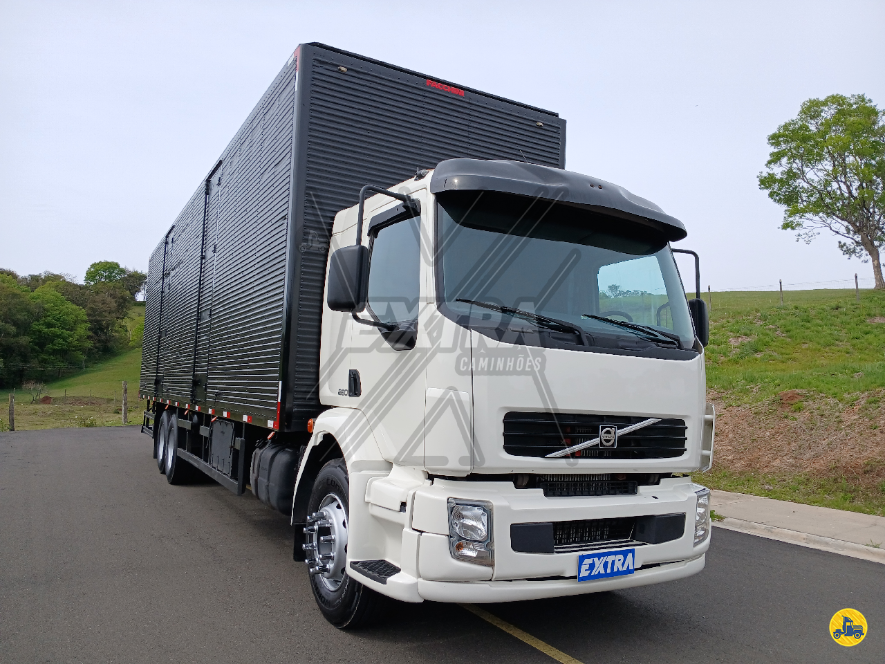 CAMINHAO VOLVO VOLVO VM 260 Baú Furgão Truck 6x2 Extra Caminhões CONCORDIA SANTA CATARINA SC