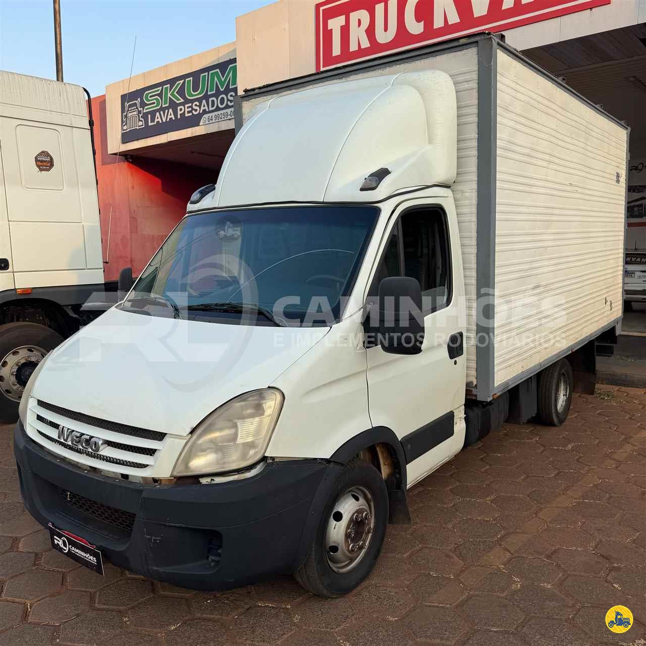 CAMINHAO IVECO DAILY 55c16 Baú Furgão 3/4 4x2 RL Caminhões  RIO VERDE GOIAS GO