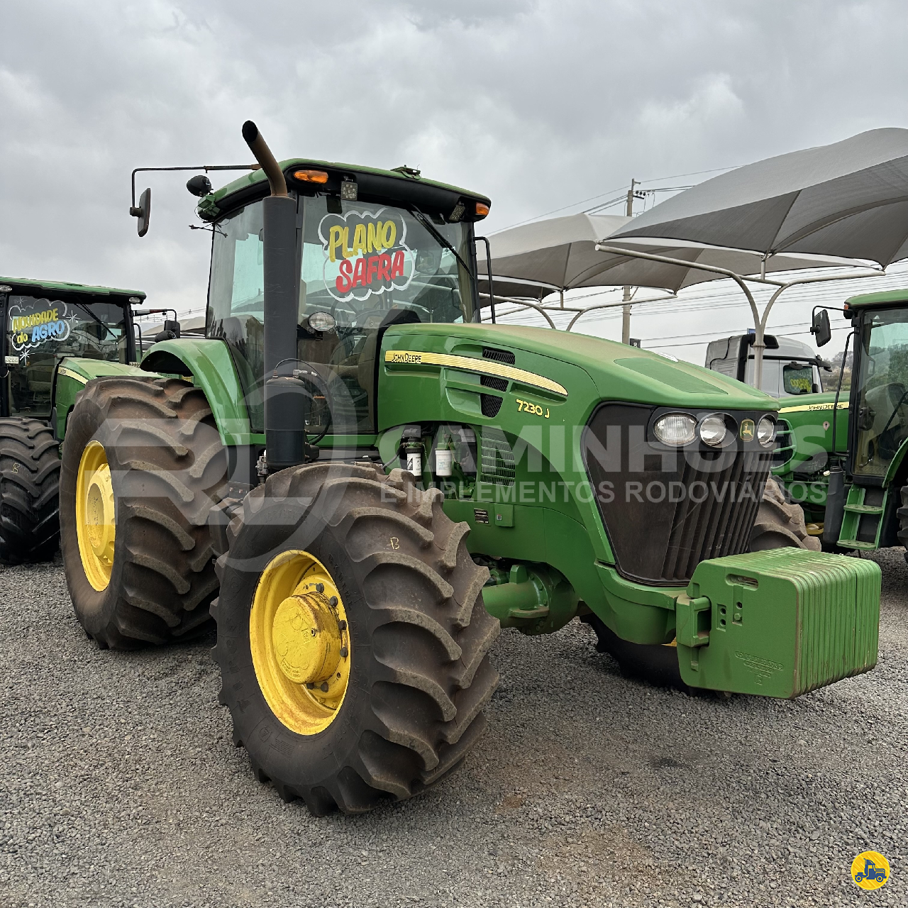 TRATOR JOHN DEERE JOHN DEERE 7230J Tração 4x4 RL Caminhões  RIO VERDE GOIAS GO