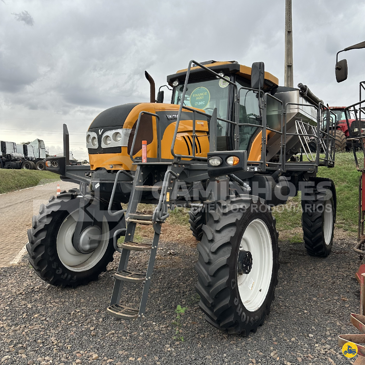 DISTRIBUIDOR AUTOPROPELIDO VALTRA VALTRA RL Caminhões  RIO VERDE GOIAS GO