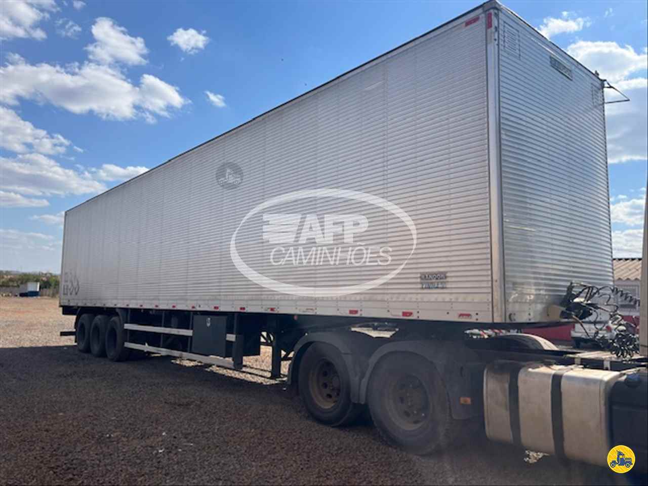 CARRETA SEMI-REBOQUE BAU FURGÃO AFP Caminhões UBERLANDIA MINAS GERAIS MG