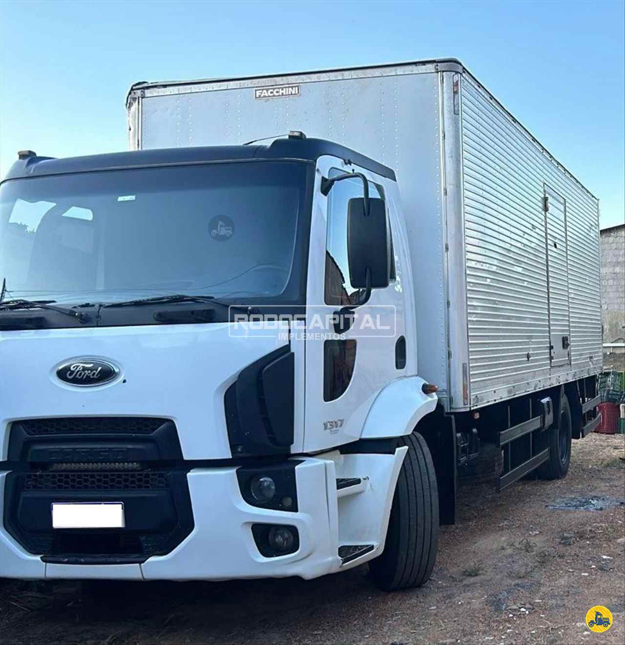 CAMINHAO FORD CARGO 1317 Baú Furgão Toco 4x2 RODOCAPITAL - TRUCKVAN BRASILIA DISTRITO FEDERAL DF