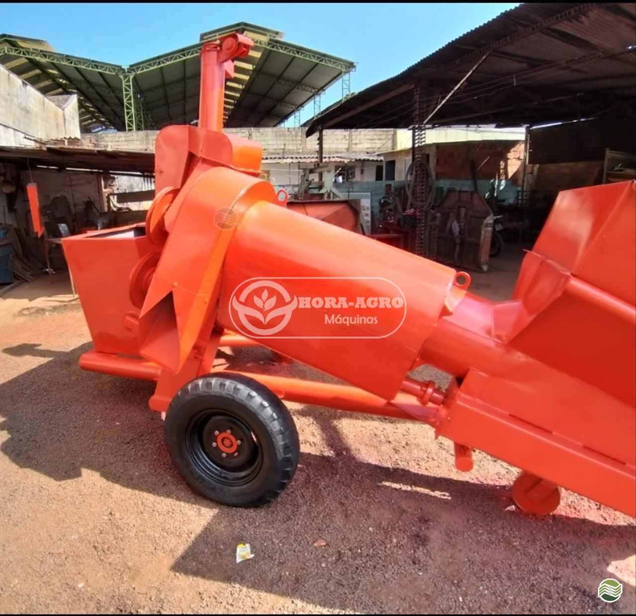 IMPLEMENTOS AGRICOLAS COLHEDORAS COLHEDORA DE MILHO 1 LINHA Hora-Agro Máquinas RIBEIRAO PRETO SÃO PAULO SP