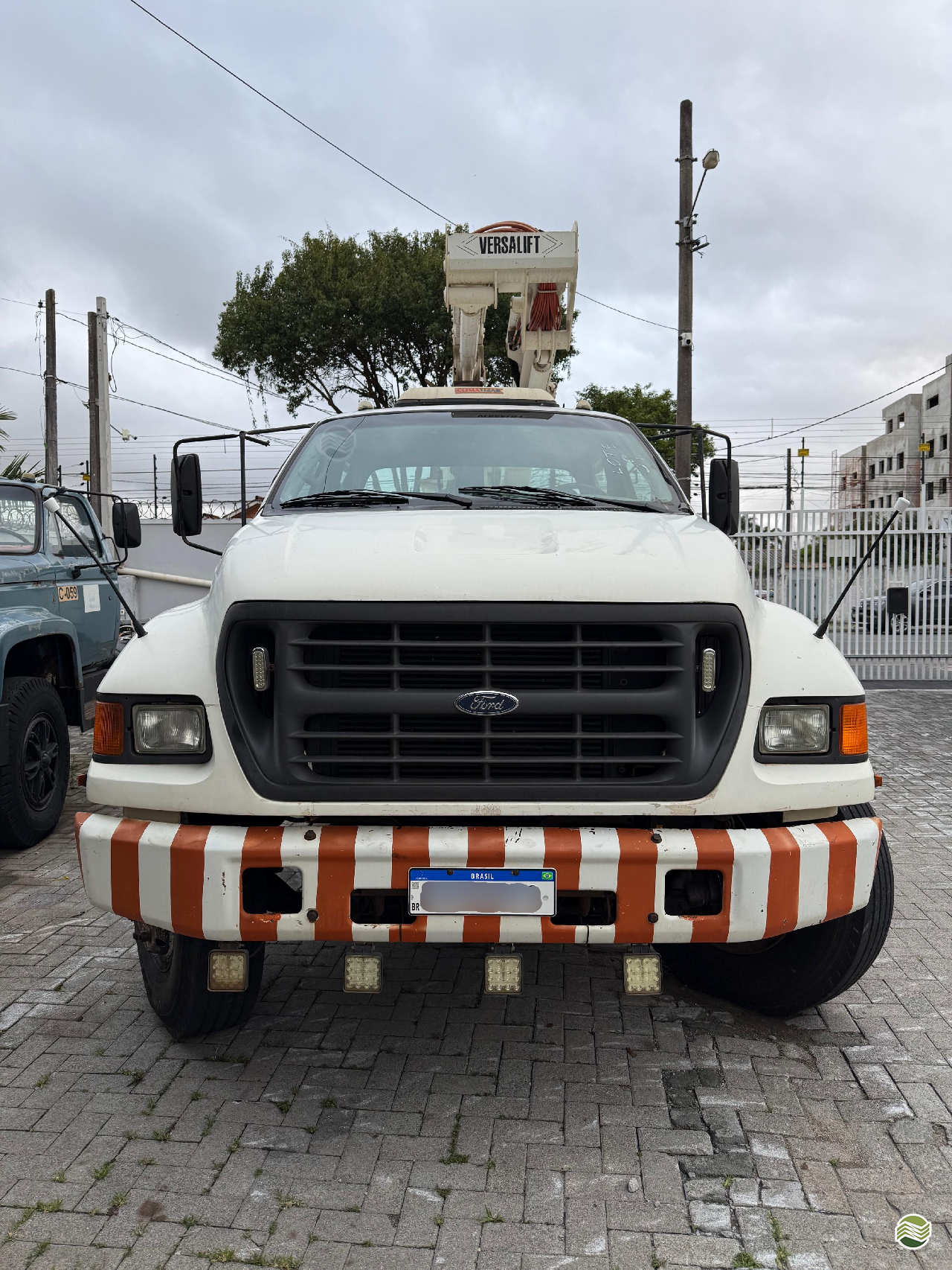 CAMINHAO FORD F14000 Cesto Aereo Duplo Toco 4x2 Cargaleve Transportes CURITIBA PARANÁ PR