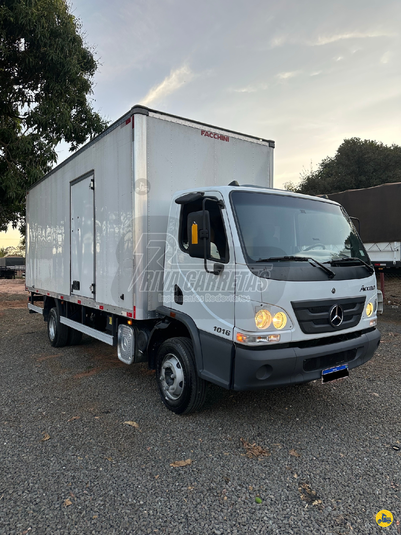 CAMINHAO MERCEDES-BENZ MB 1016 Baú Furgão 3/4 4x2 Riva Carretas CATANDUVA SÃO PAULO SP