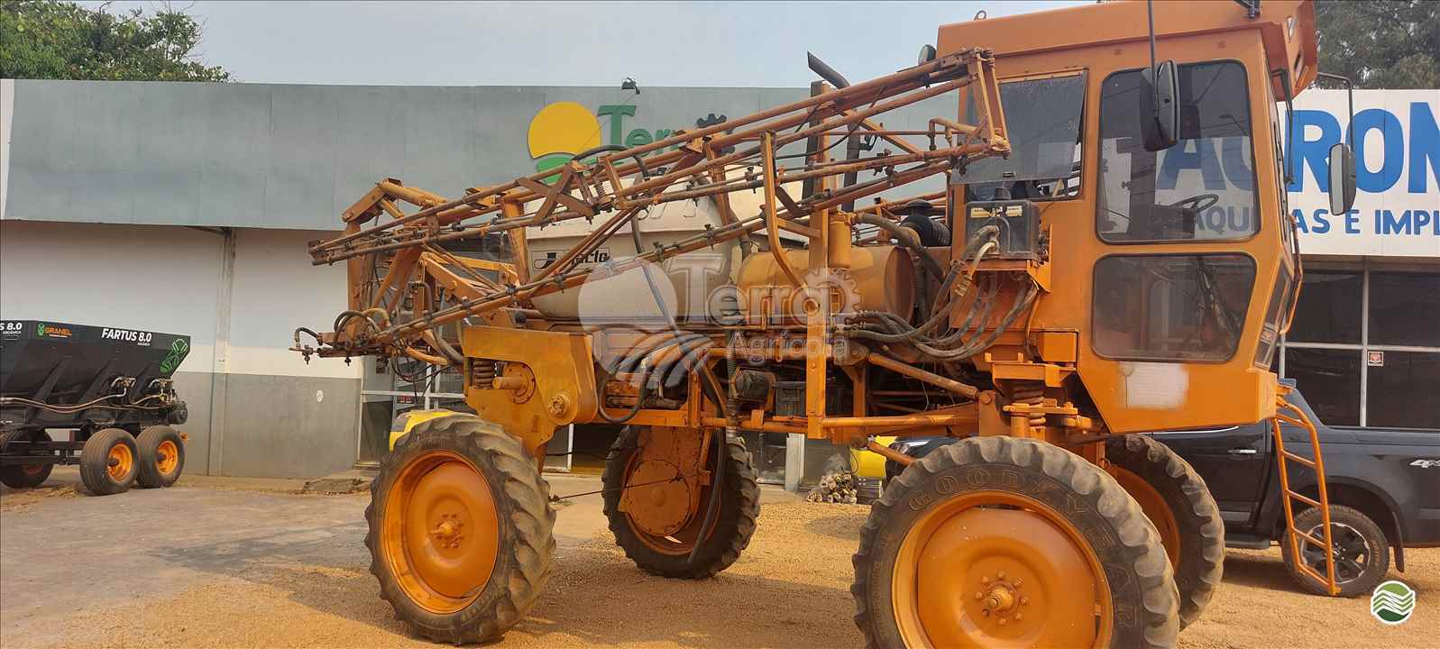 PULVERIZADOR JACTO UNIPORT 2000 Tração 4x2 Terra Agrícola DIAMANTINO MATO GROSSO MT