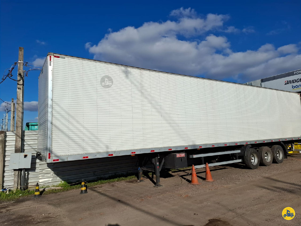 CARRETA SEMI-REBOQUE BAU FURGÃO Luciano Negrelli Transportes CURITIBA PARANÁ PR