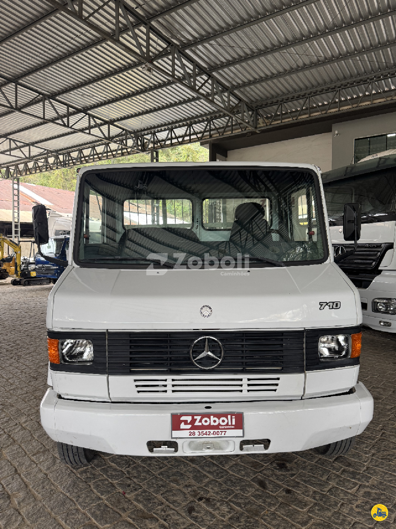 CAMINHAO MERCEDES-BENZ MB 710 Carga Seca Toco 4x2 Zoboli Caminhões CASTELO ESPÍRITO SANTO ES