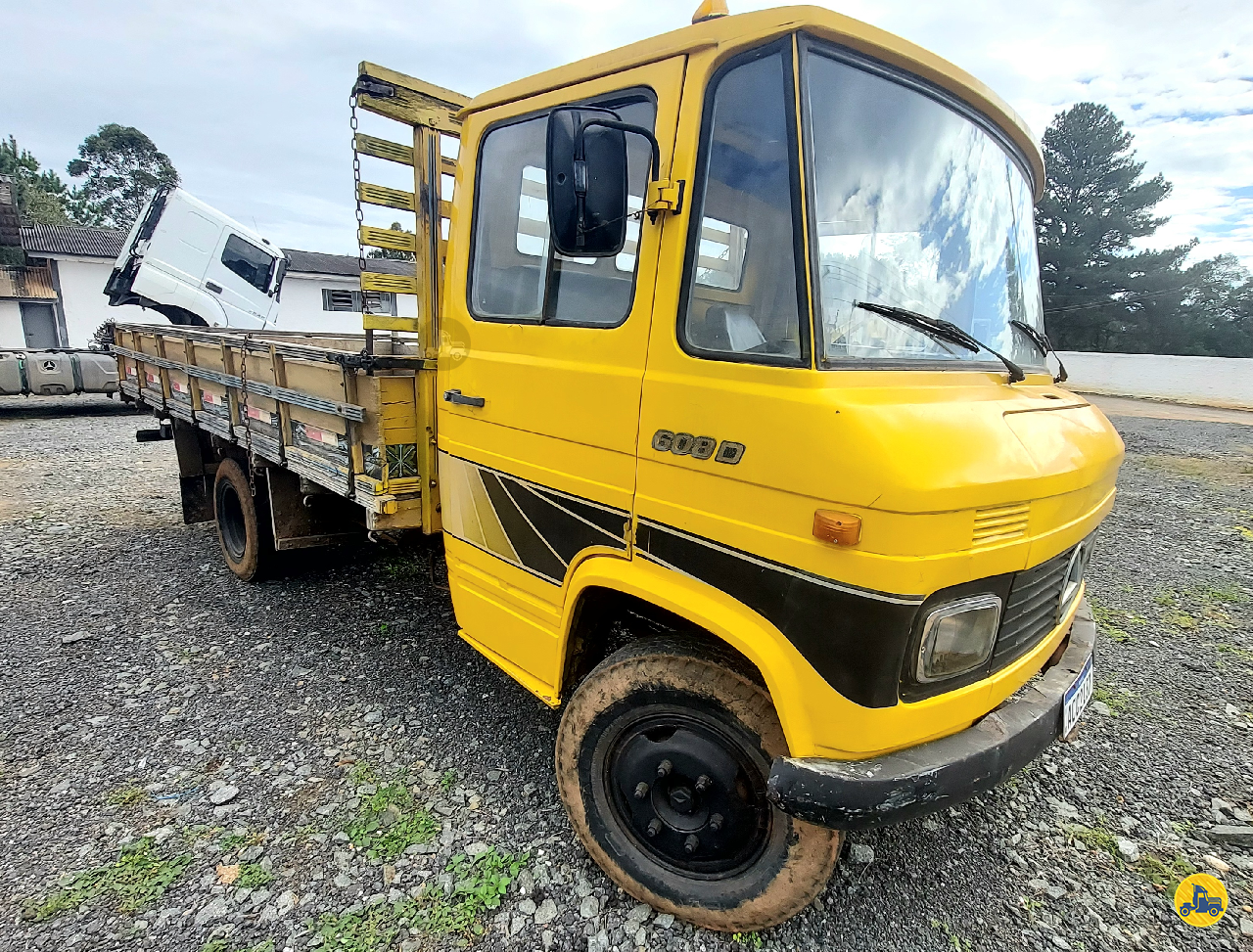 CAMINHAO MERCEDES-BENZ MB 608 Carga Seca 3/4 4x2 Cristhian Caminhões COLOMBO PARANÁ PR