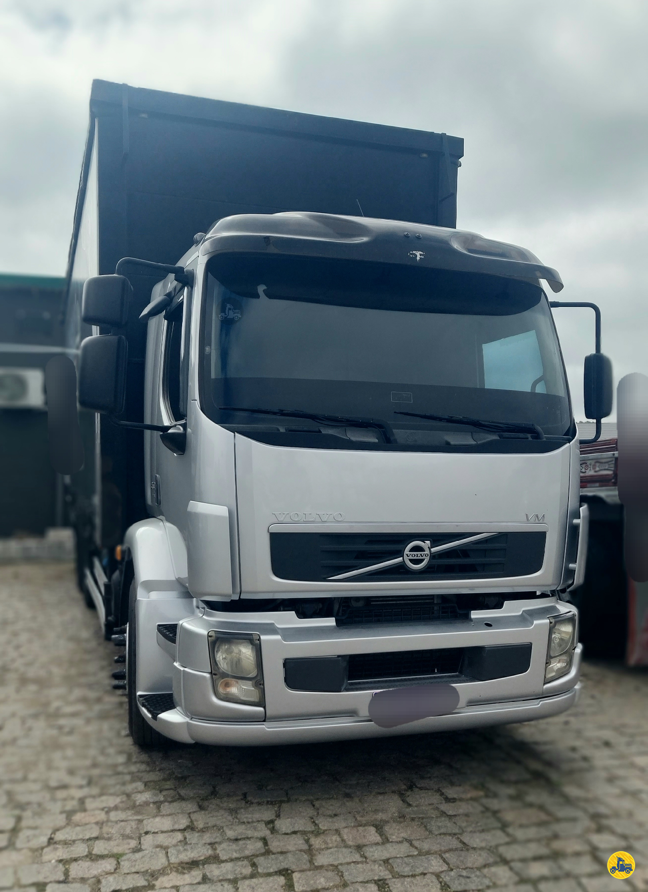 CAMINHAO VOLVO VOLVO VM 270 Baú Sider Truck 6x2 Cristhian Caminhões COLOMBO PARANÁ PR