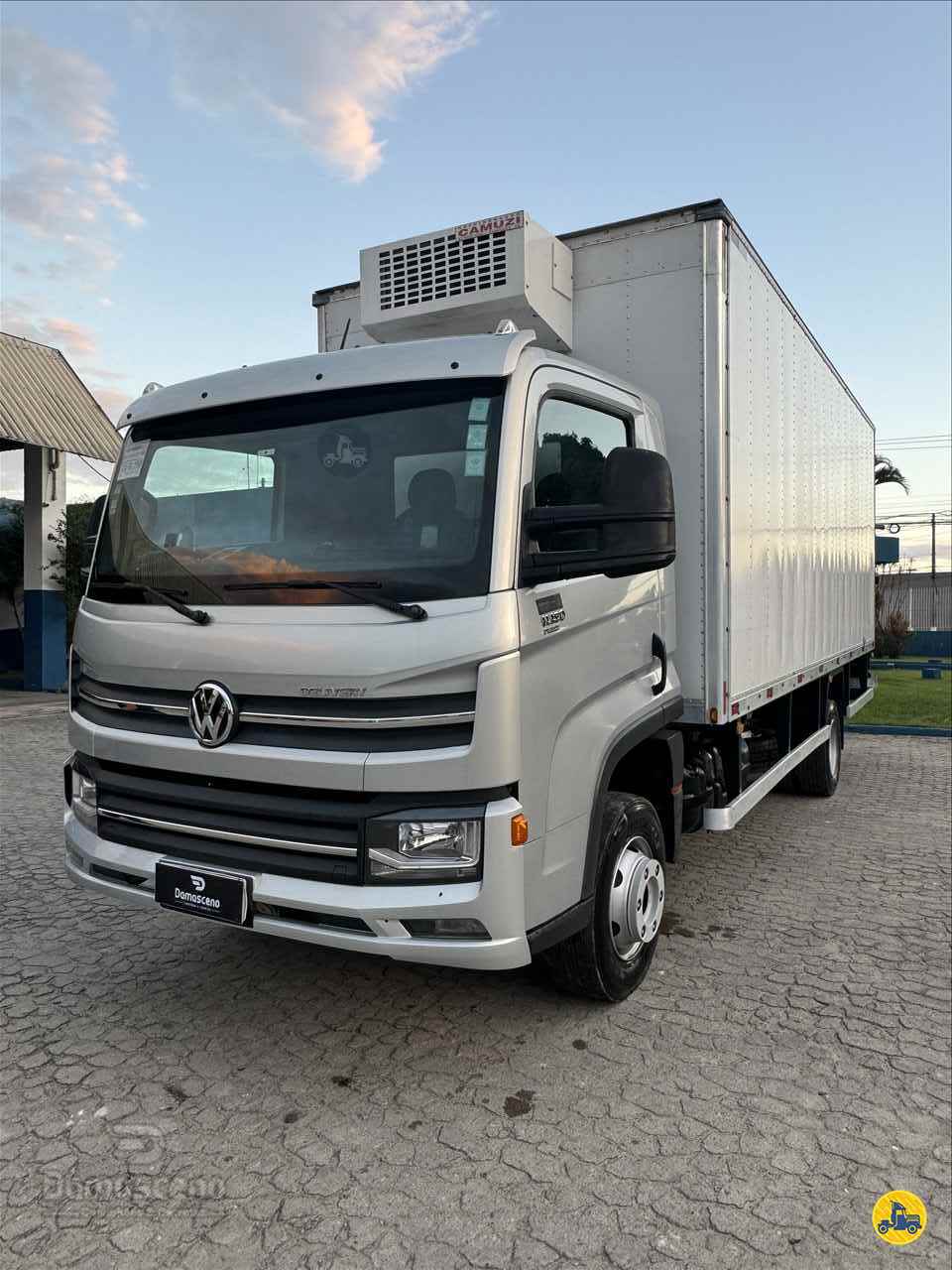 CAMINHAO VOLKSWAGEN VW 11180 Baú Frigorífico 3/4 4x2 Damasceno Caminhões e Carretas SERRA ESPÍRITO SANTO ES