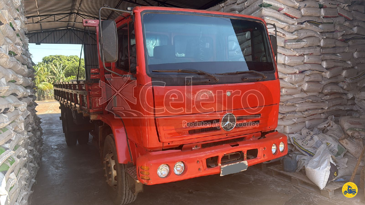 CAMINHAO MERCEDES-BENZ MB 1215 Carga Seca Toco 4x2 Celeiro Produtos Agropecuários GURINHATA MINAS GERAIS MG