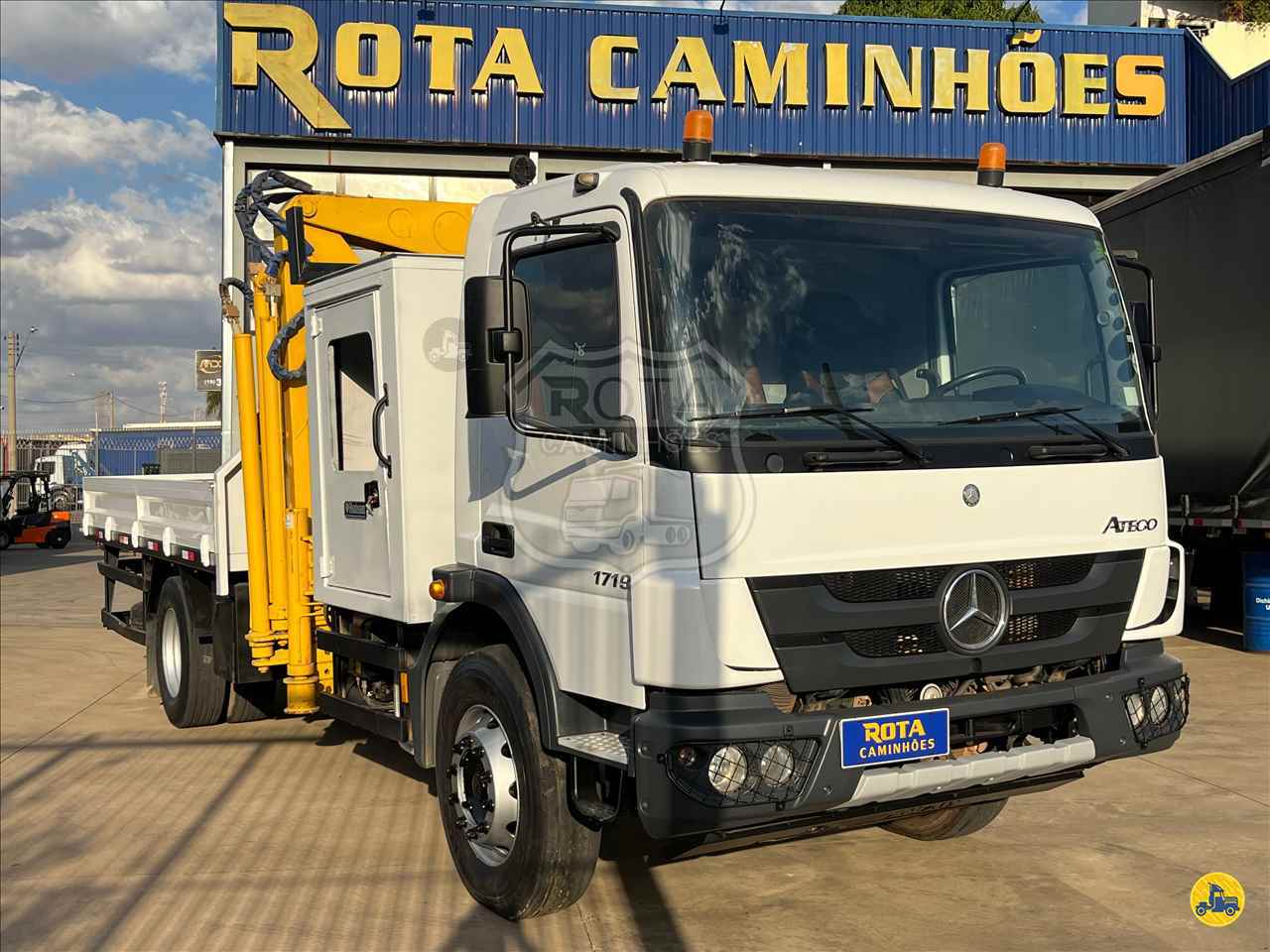CAMINHAO MERCEDES-BENZ MB 1719 Munck Toco 4x2 Rota Caminhões SUMARE SÃO PAULO SP