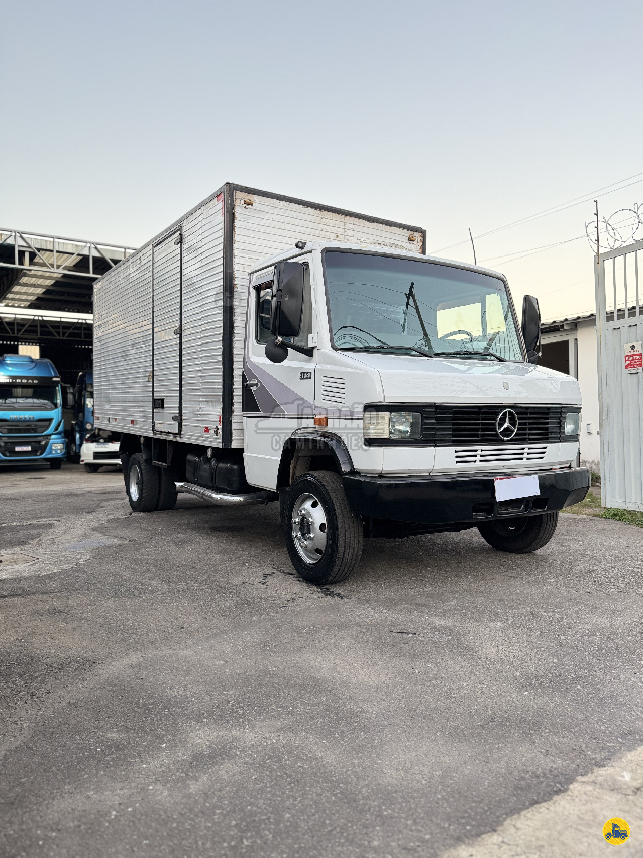 CAMINHAO MERCEDES-BENZ MB 914 Baú Furgão 3/4 4x2 Abraão Caminhões CONTAGEM MINAS GERAIS MG