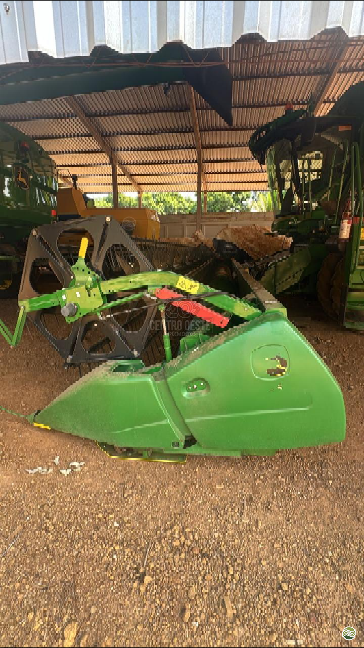 PLATAFORMA COLHEITADEIRA JOHN DEERE JOHN DEERE 635F Centro Oeste Implementos Agrícolas LUCAS DO RIO VERDE MATO GROSSO MT