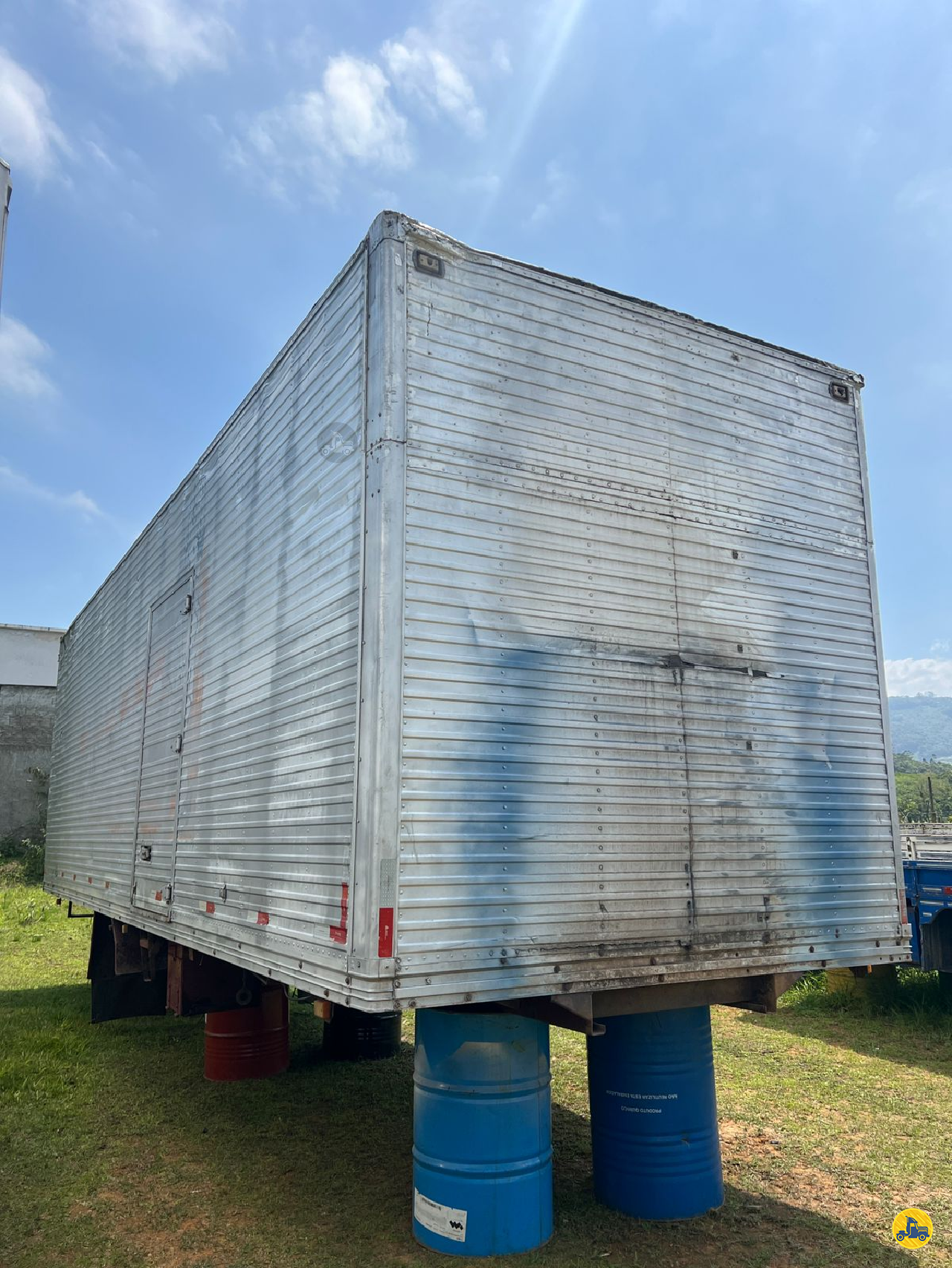 CARROCERIA SOBRE CHASSI  TRUCK BAU FURGAO Andrei Veículos e Caminhões PALHOCA SANTA CATARINA SC