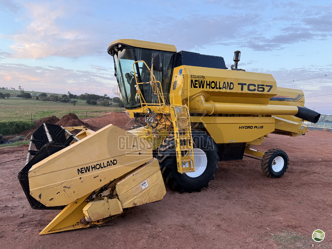 COLHEITADEIRA NEW HOLLAND TC 57 Classi.Agrícola ASTORGA PARANÁ PR