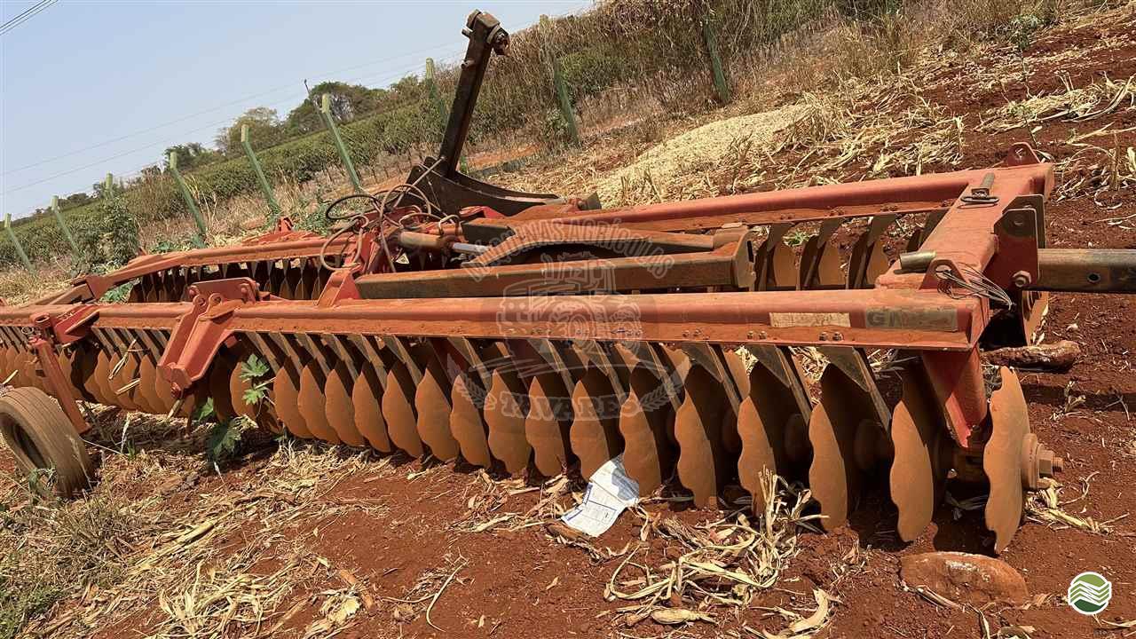 IMPLEMENTOS AGRICOLAS GRADE NIVELADORA NIVELADORA 72 DISCOS Tavares Máquinas Agrícolas ORIZONA GOIAS GO