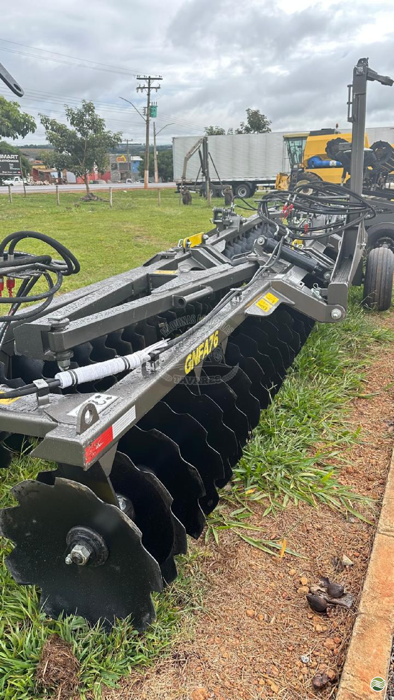 IMPLEMENTOS AGRICOLAS GRADE NIVELADORA NIVELADORA 76 DISCOS Tavares Máquinas Agrícolas ORIZONA GOIAS GO