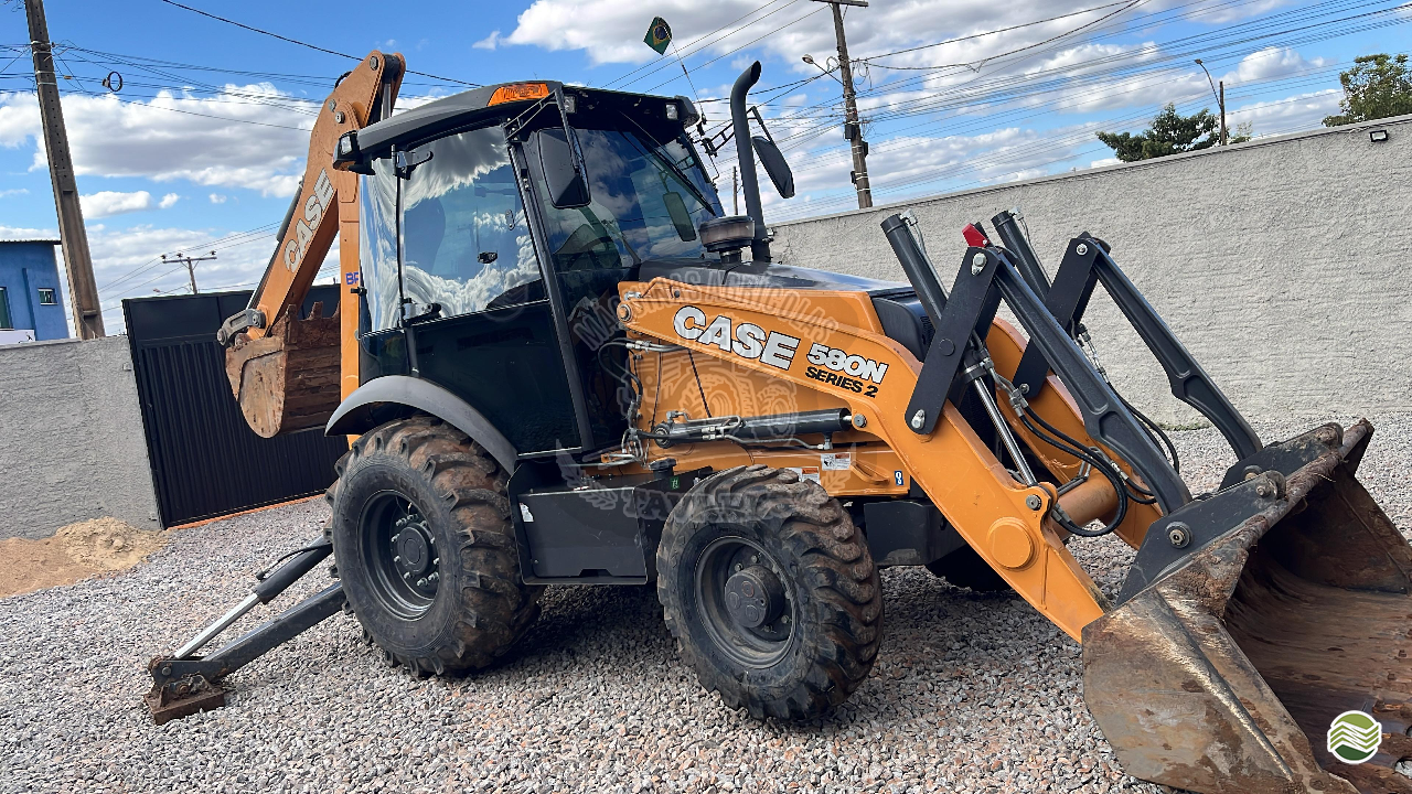 RETRO ESCAVADEIRA CASE 580N Tração 4x4 Tavares Máquinas Agrícolas ORIZONA GOIAS GO