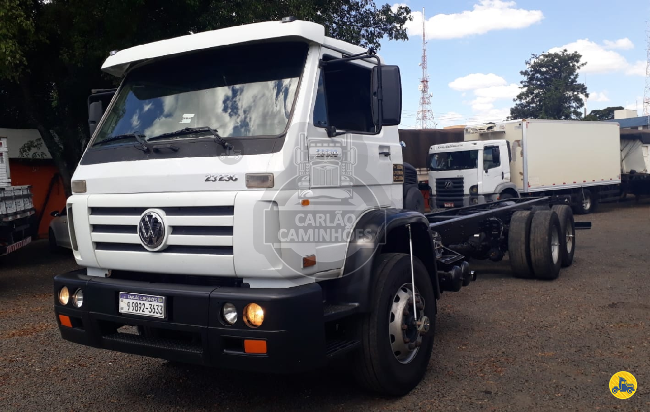 CAMINHAO VOLKSWAGEN VW 23220 Chassis Truck 6x2 Carlão Caminhões - Uberlândia UBERLANDIA MINAS GERAIS MG