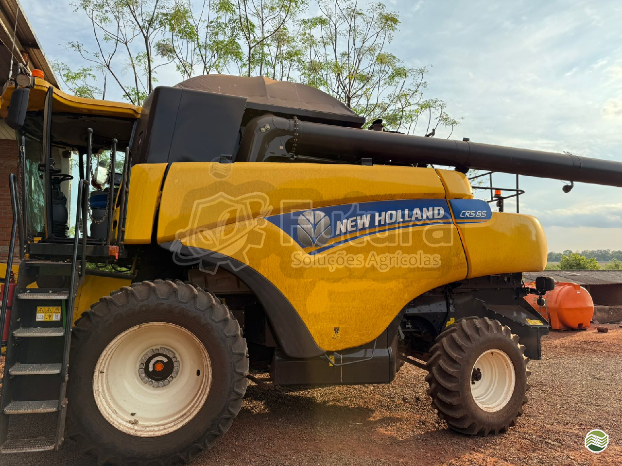 COLHEITADEIRA NEW HOLLAND CR 5.85 Futura Soluções Agrícolas PONTA PORA MATO GROSSO DO SUL MS