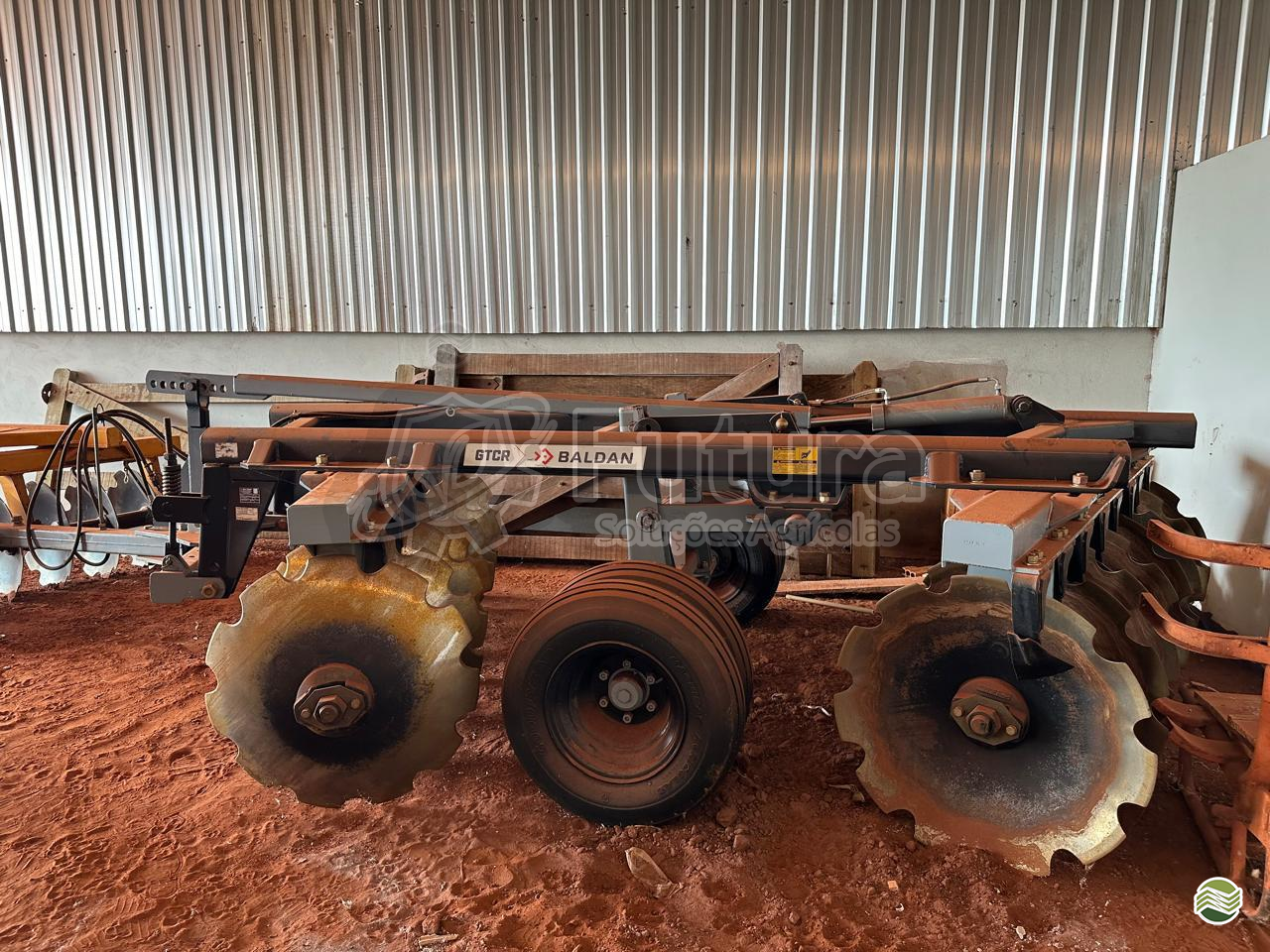 IMPLEMENTOS AGRICOLAS GRADE ARADORA ARADORA 16 DISCOS Futura Soluções Agrícolas PONTA PORA MATO GROSSO DO SUL MS