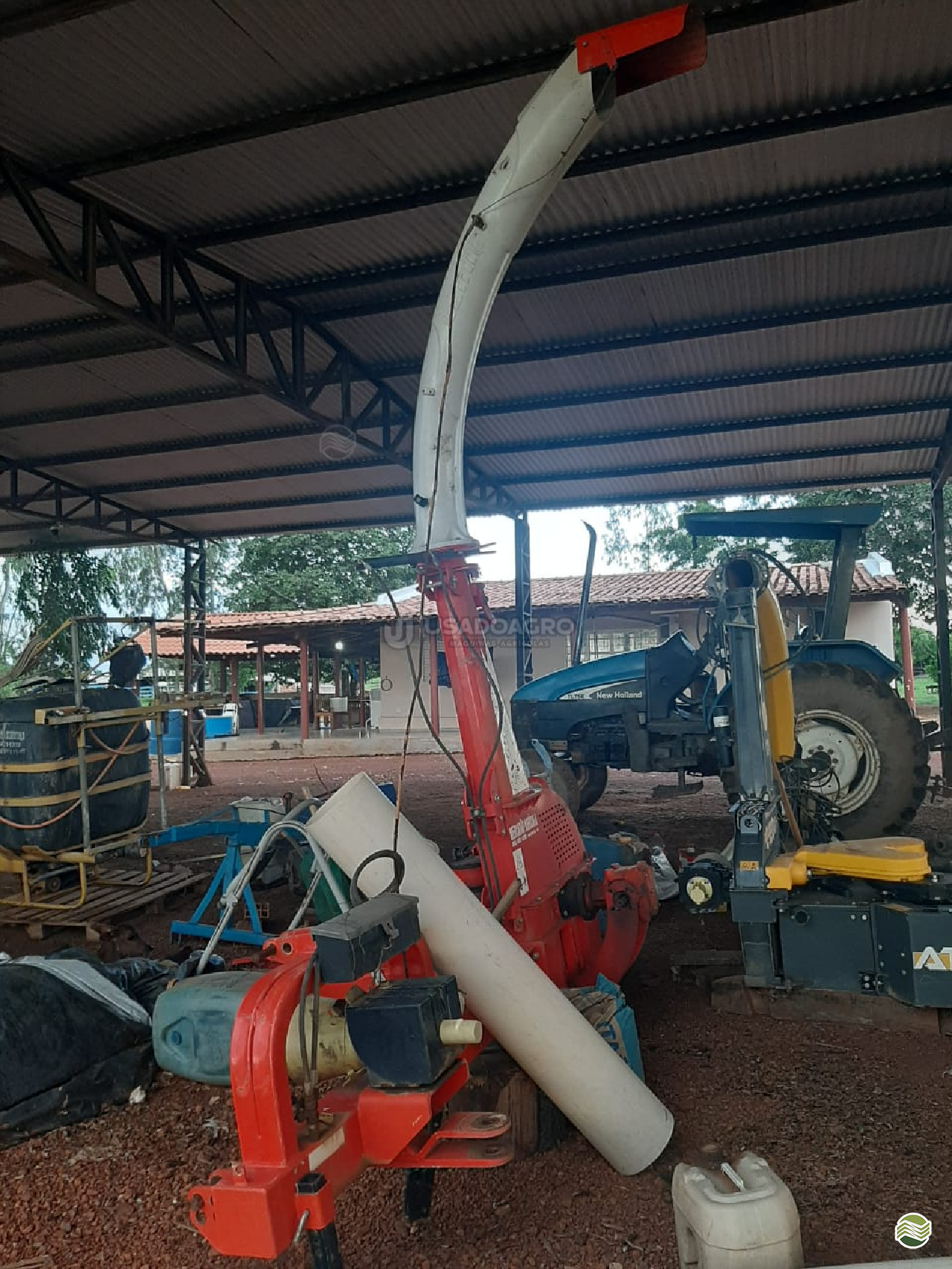 IMPLEMENTOS AGRICOLAS ENSILADEIRA COLHEDORA DE CAPIM Usado Agro Máquinas Agrícolas RONDONOPOLIS MATO GROSSO MT