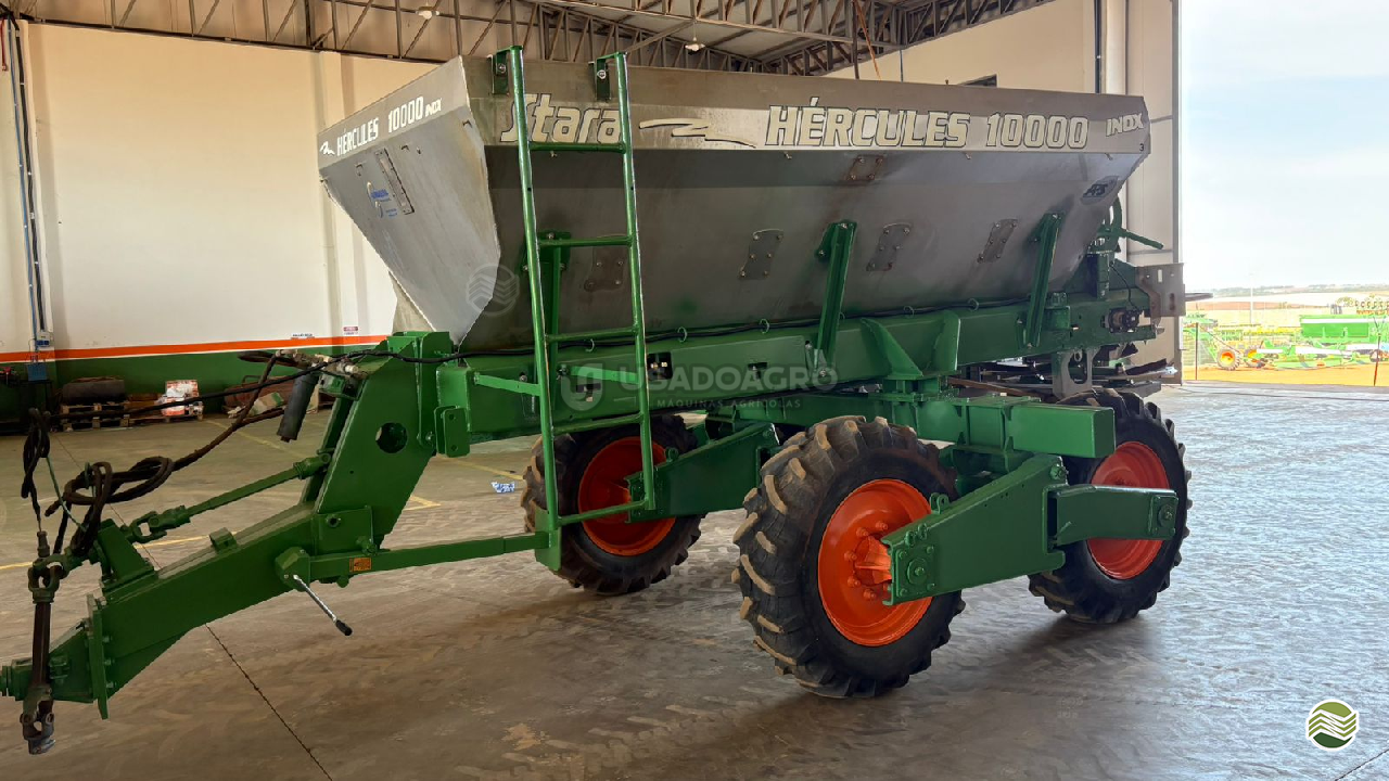 IMPLEMENTOS AGRICOLAS DISTRIBUIDOR CALCÁRIO 10000 Kg Usado Agro Máquinas Agrícolas RONDONOPOLIS MATO GROSSO MT