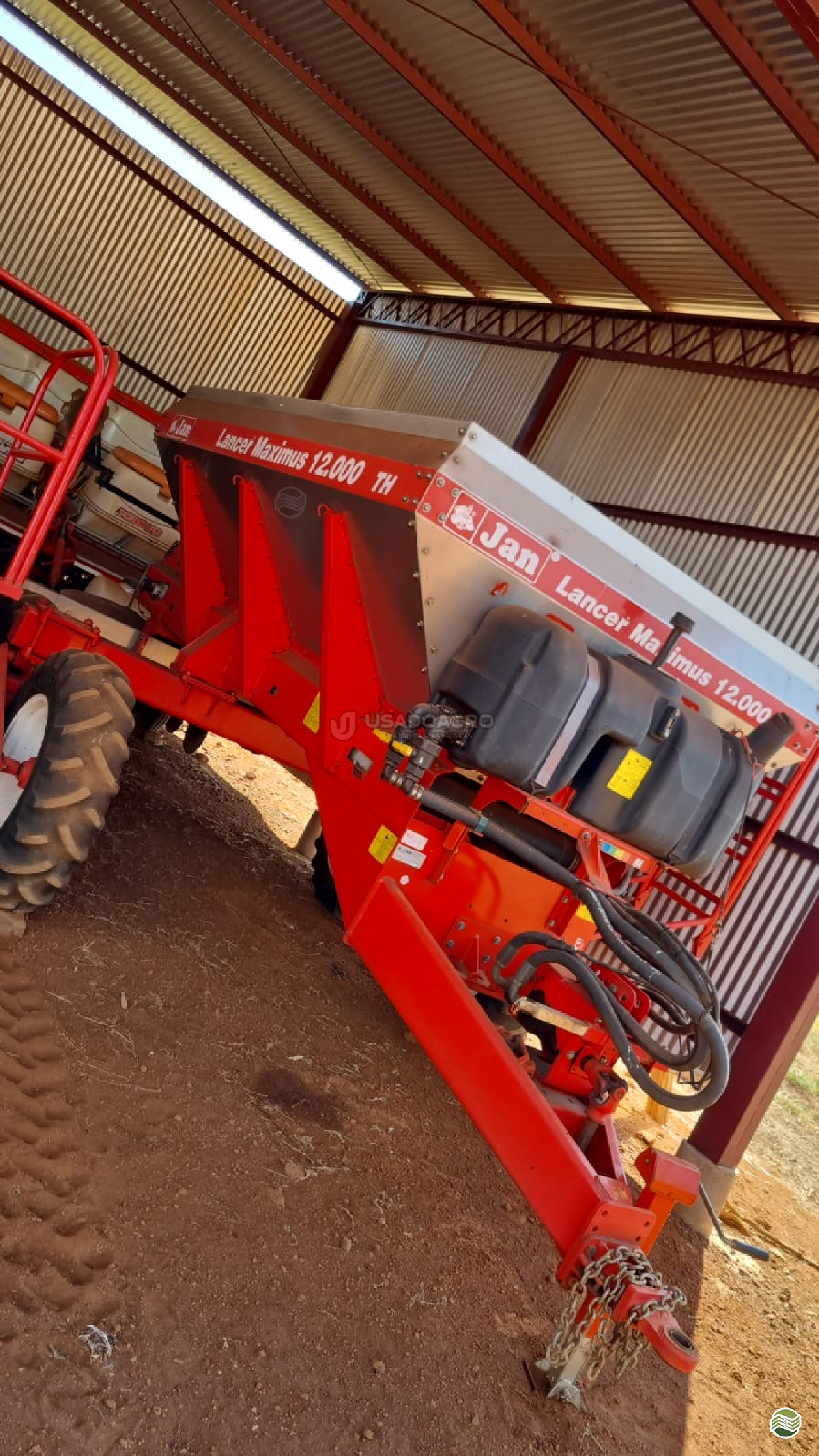 IMPLEMENTOS AGRICOLAS DISTRIBUIDOR CALCÁRIO 12000 Kg Usado Agro Máquinas Agrícolas RONDONOPOLIS MATO GROSSO MT