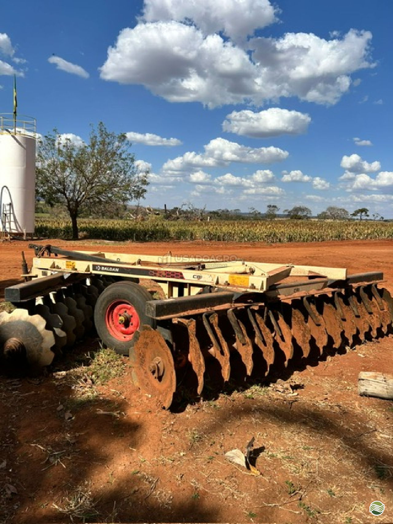 IMPLEMENTOS AGRICOLAS GRADE ARADORA ARADORA 28 DISCOS Usado Agro Máquinas Agrícolas RONDONOPOLIS MATO GROSSO MT