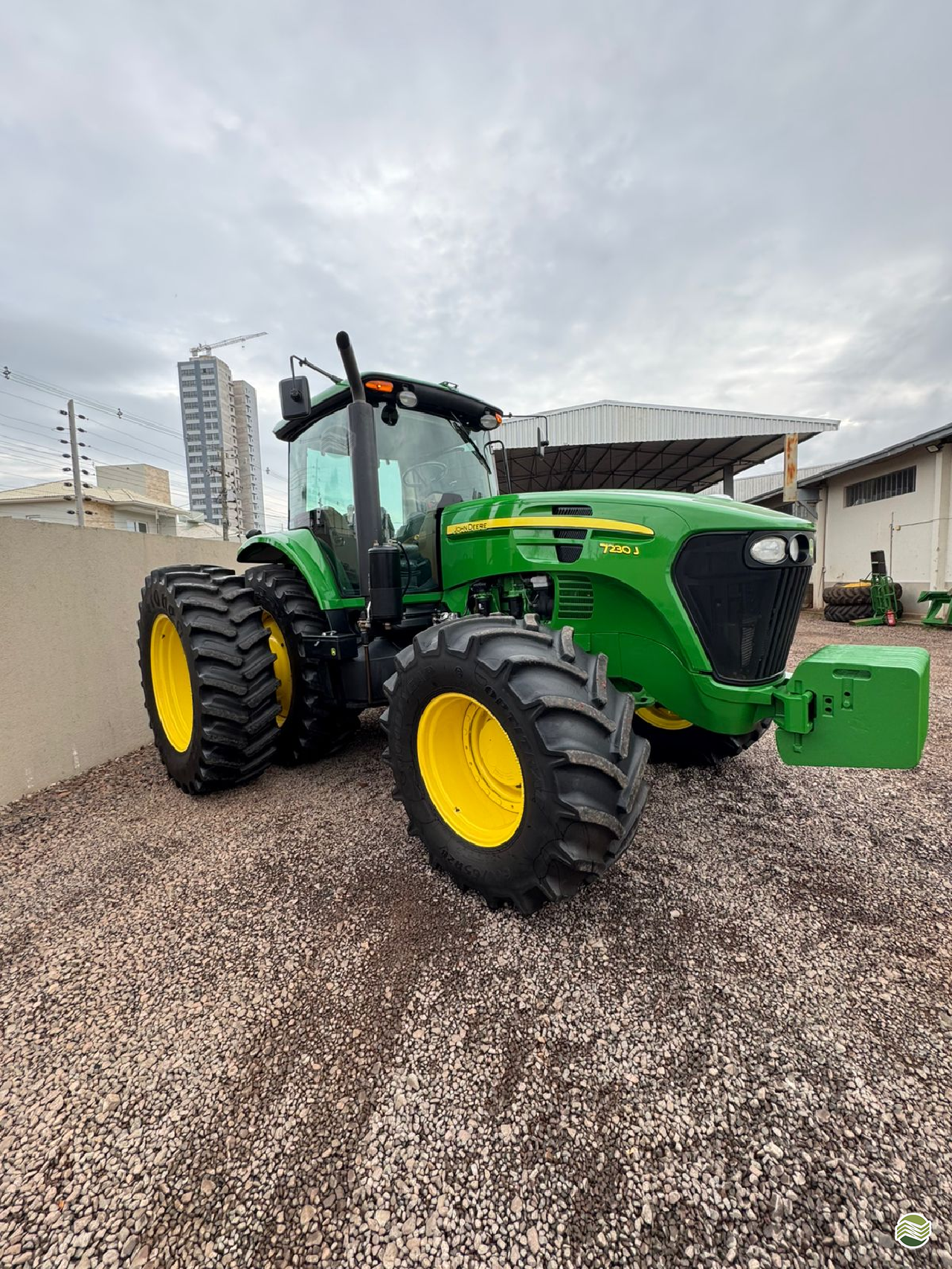 TRATOR JOHN DEERE JOHN DEERE 7230J Tração 4x4 AgroBoschi SAO JORGE DO IVAI PARANÁ PR