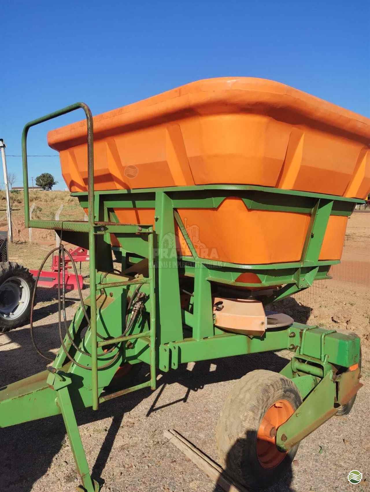 IMPLEMENTOS AGRICOLAS DISTRIBUIDOR CALCÁRIO 5500 Kg Praterra Máquinas e Implementos Agrícolas NOVA SANTA HELENA MATO GROSSO MT