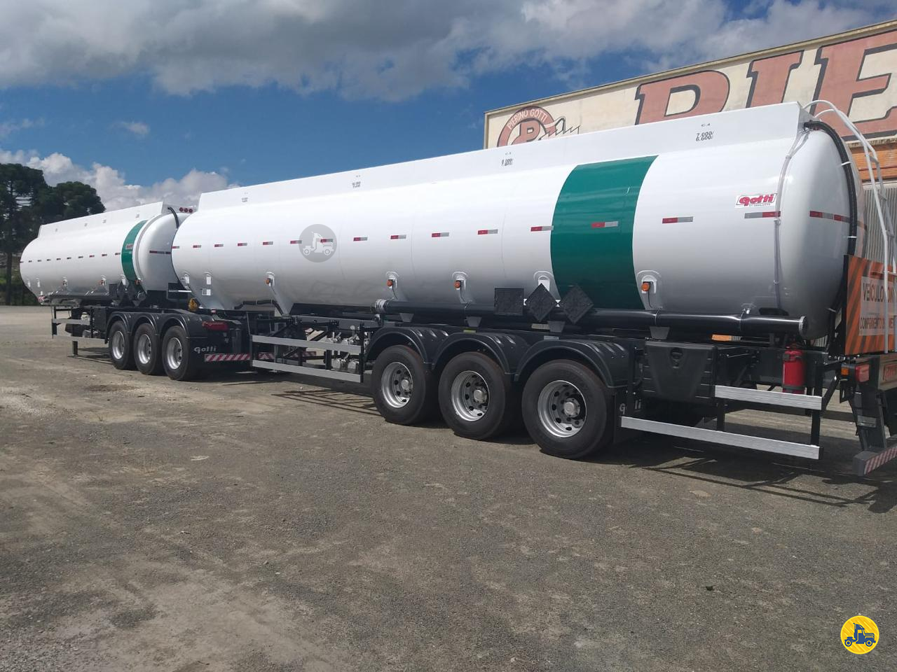 CARRETA BITREM 9 EIXOS TANQUE AÇO TRR São José CASTRO PARANÁ PR