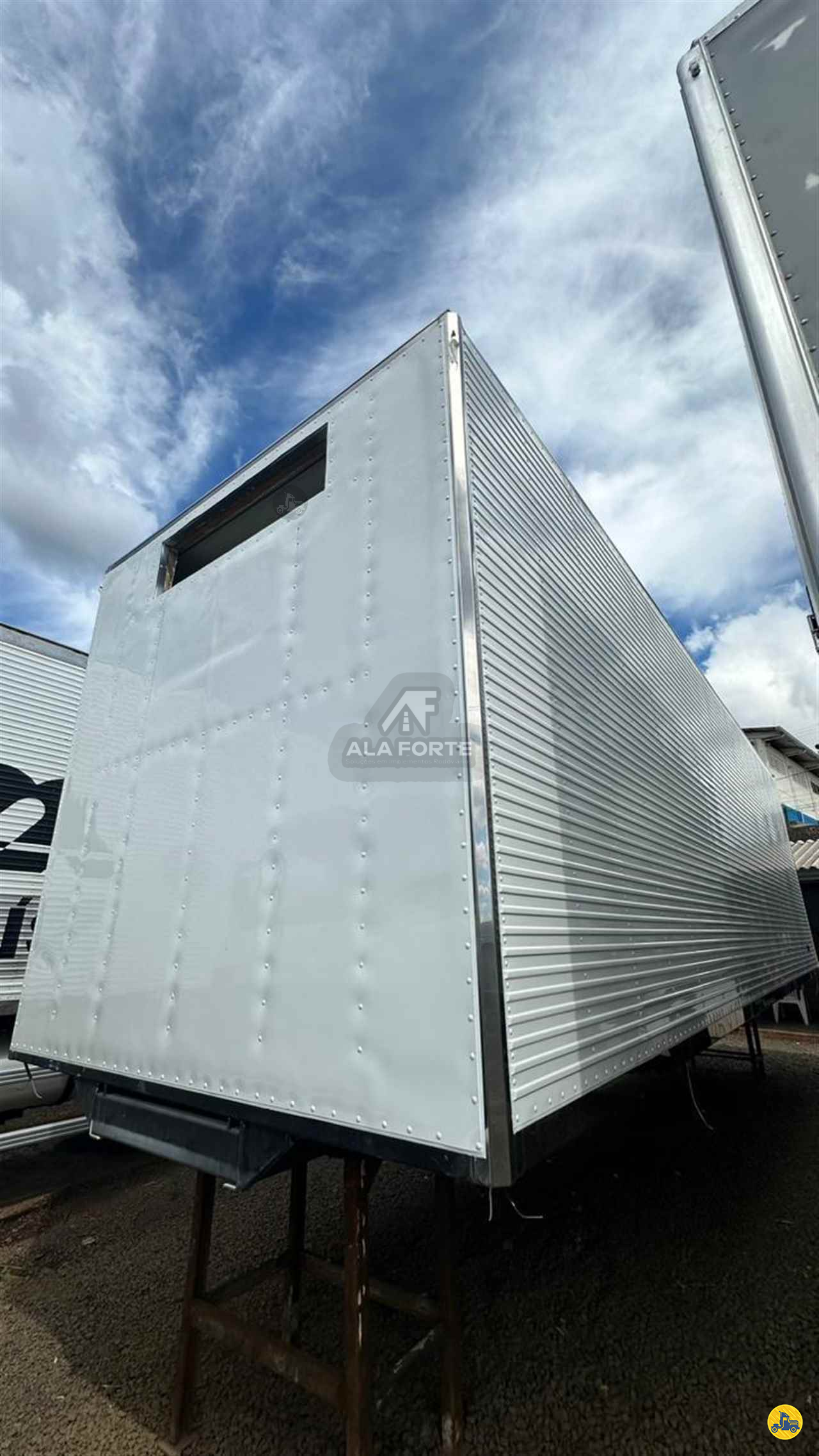 CARROCERIA SOBRE CHASSI  BITRUCK BAU FRIGORIFICO Ala Forte Implementos Rodoviários CHAPECO SANTA CATARINA SC