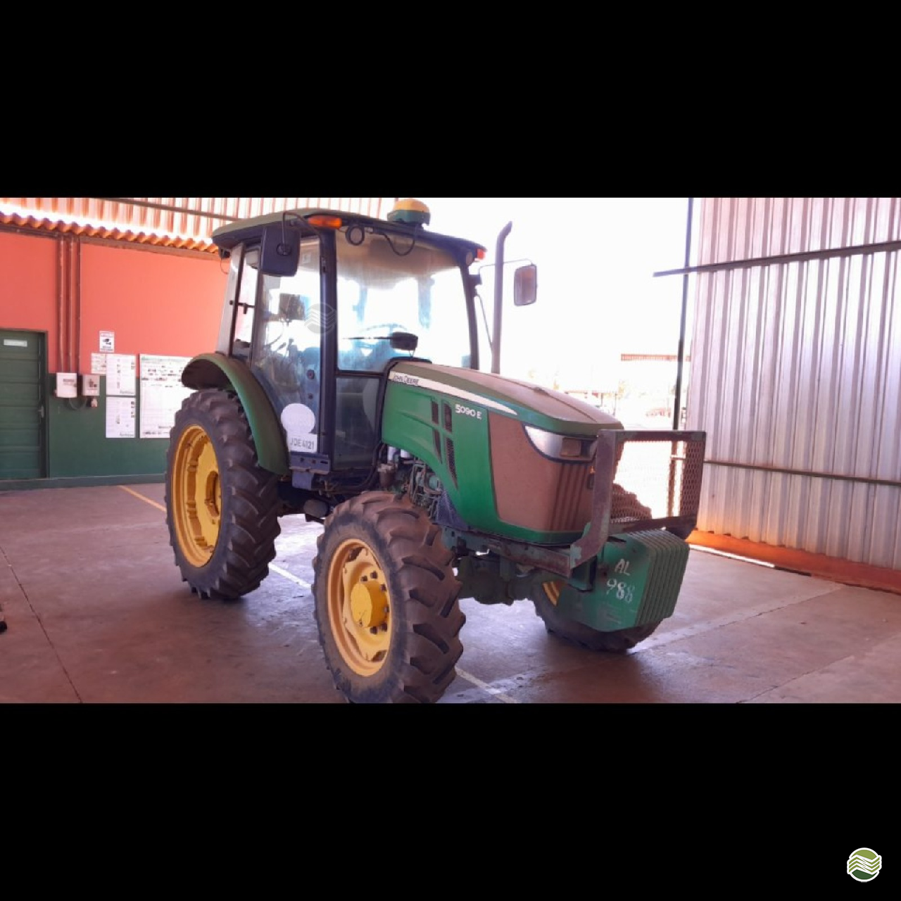 TRATOR JOHN DEERE JOHN DEERE 5090E Tração 4x4 Mana Máquinas RIBEIRAO PRETO SÃO PAULO SP