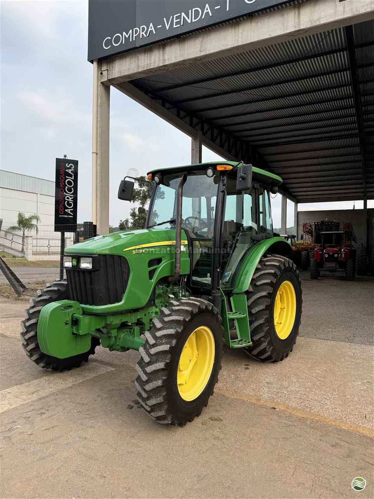 TRATOR JOHN DEERE JOHN DEERE 5078E Tração 4x4 Gonzatto Máquinas IBIRAIARAS RIO GRANDE DO SUL RS