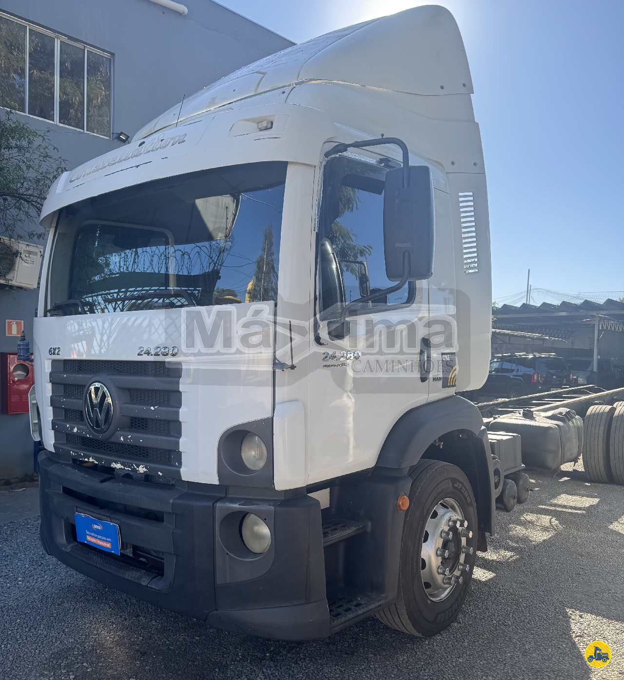 CAMINHAO VOLKSWAGEN VW 24280 Baú Furgão Truck 6x2 Máxima Caminhões  MONTES CLAROS MINAS GERAIS MG