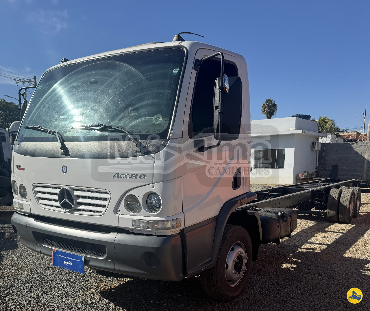 CAMINHAO MERCEDES-BENZ MB 815 Baú Furgão Cavalo 6x2 Máxima Caminhões  MONTES CLAROS MINAS GERAIS MG