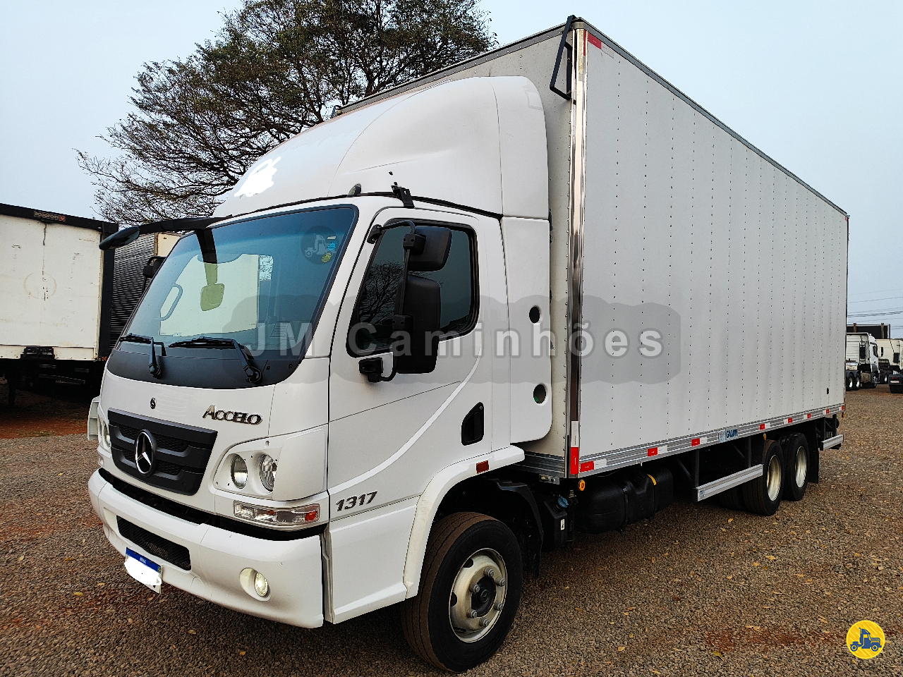 CAMINHAO MERCEDES-BENZ MB 1317 Baú Térmico 3/4 6x2 JM Caminhões DOURADOS MATO GROSSO DO SUL MS