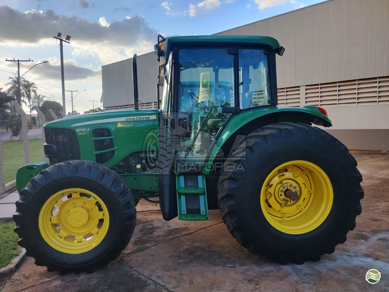 TRATOR JOHN DEERE JOHN DEERE 6100J Tração 4x4 Matopiba Máquinas Agro MIGUELOPOLIS SÃO PAULO SP
