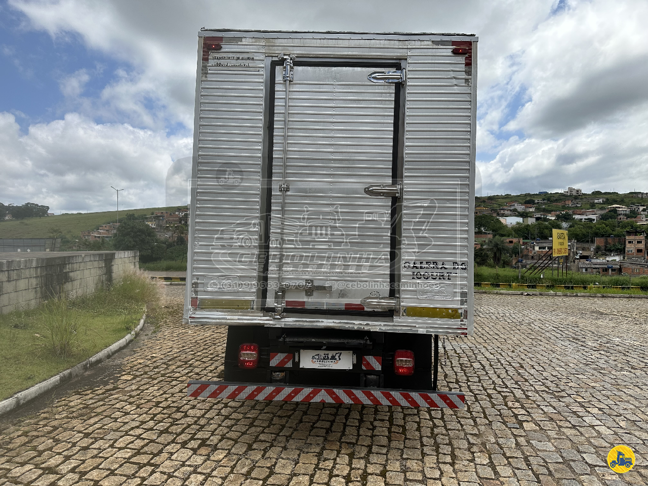 CARROCERIA SOBRE CHASSI  CAMINHAO 3/4 BAU FRIGORIFICO Cebolinha Caminhões JOAO MONLEVADE MINAS GERAIS MG