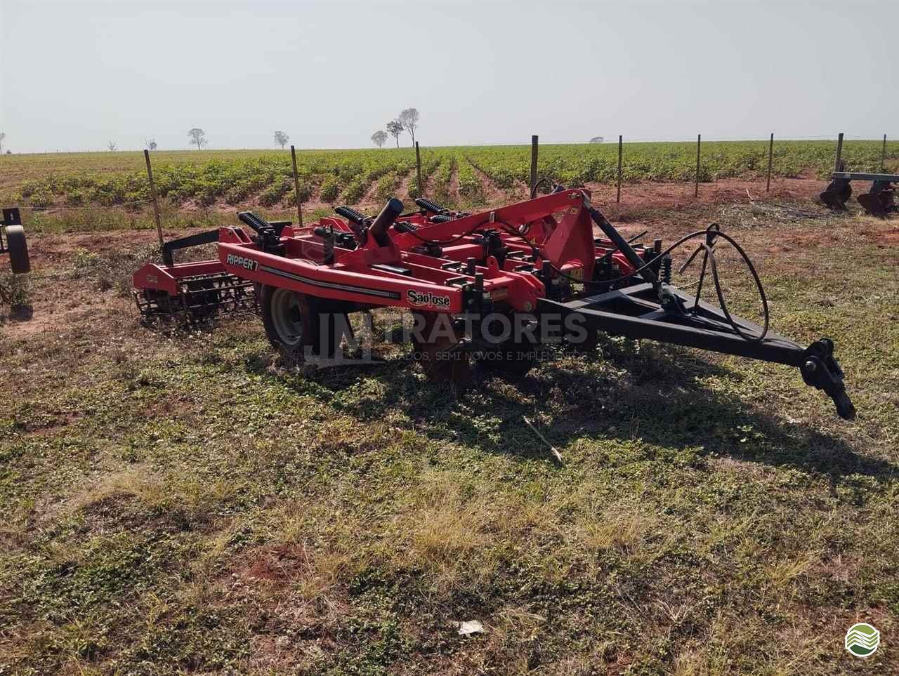 IMPLEMENTOS AGRICOLAS SUBSOLADOR 7 HASTES JM Tratores  ADAMANTINA SÃO PAULO SP
