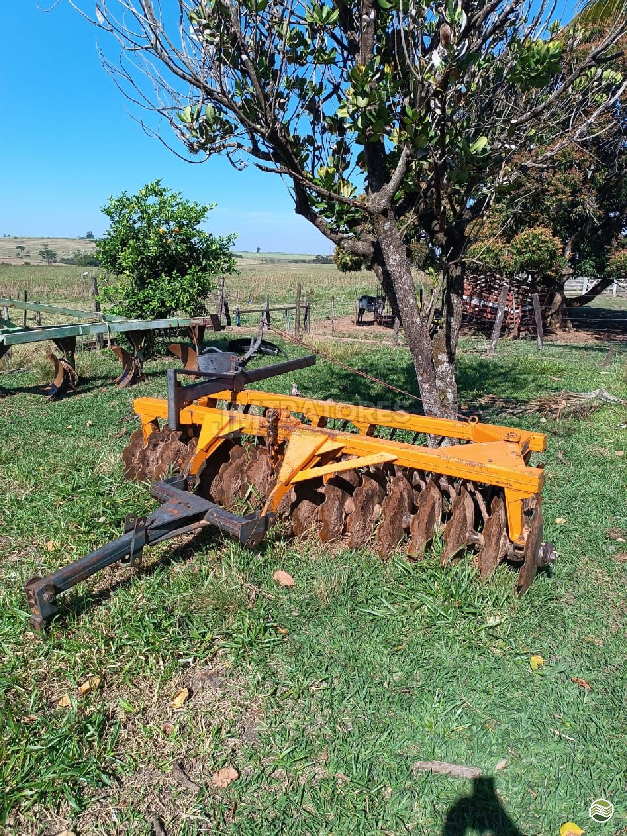 IMPLEMENTOS AGRICOLAS GRADE NIVELADORA NIVELADORA 32 DISCOS JM Tratores  ADAMANTINA SÃO PAULO SP