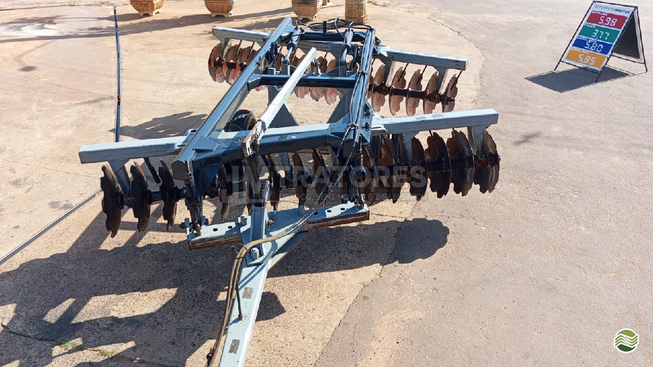 IMPLEMENTOS AGRICOLAS GRADE INTERMEDIÁRIA INTERMEDIÁRIA 32 DISCOS JM Tratores  ADAMANTINA SÃO PAULO SP