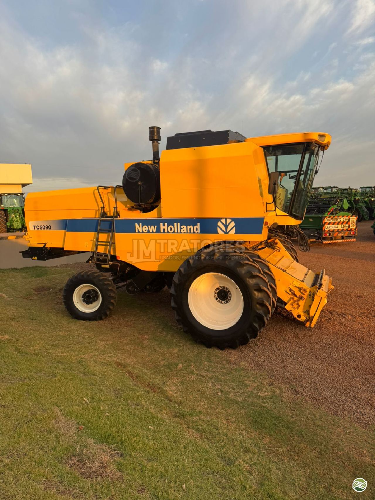 COLHEITADEIRA NEW HOLLAND TC 5090 JM Tratores  ADAMANTINA SÃO PAULO SP