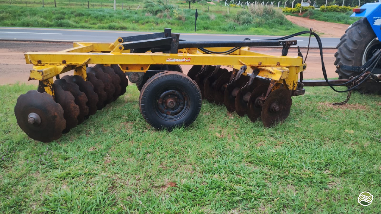 IMPLEMENTOS AGRICOLAS GRADE ARADORA ARADORA 16 DISCOS JM Tratores  ADAMANTINA SÃO PAULO SP