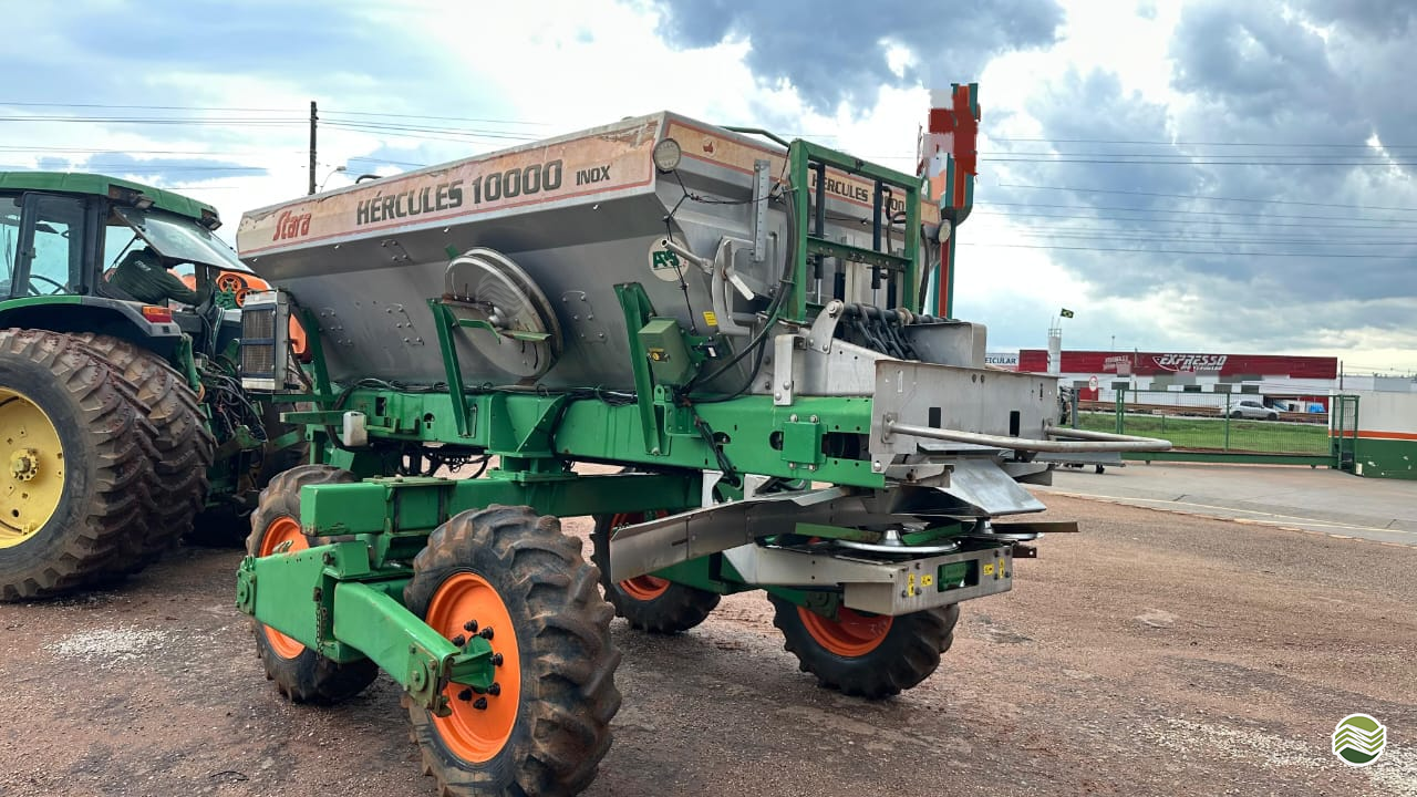 IMPLEMENTOS AGRICOLAS DISTRIBUIDOR CALCÁRIO 10000 Kg JM Tratores  ADAMANTINA SÃO PAULO SP